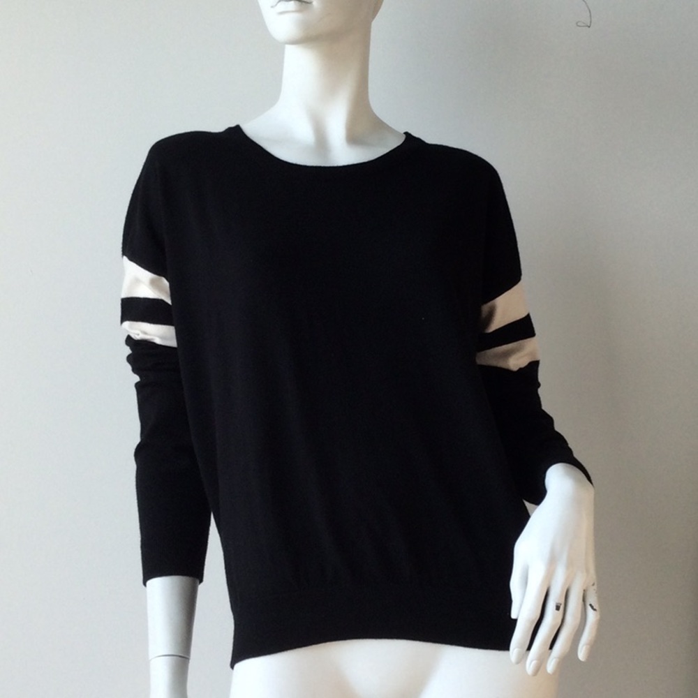Brandy Melville Black & White Knit Pullover